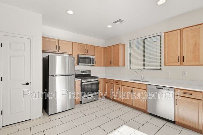 Building Photo - 5821 W Pueblo Ave