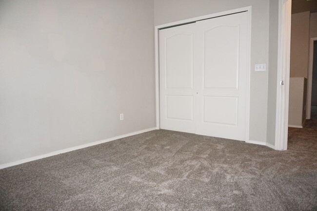 Building Photo - 3 Bedroom Townhome close to Fort Carson Ar...