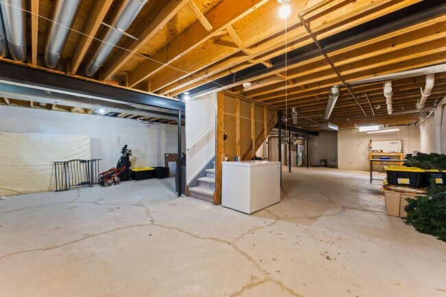 Building Photo - 4141 Crystal Creek Dr