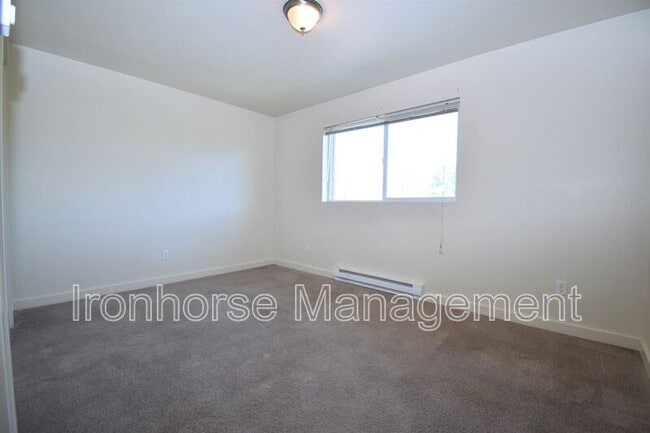 Building Photo - 807 W Villard St