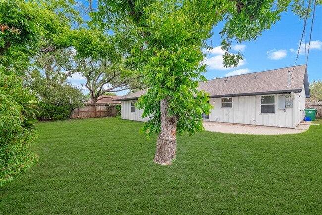 Building Photo - 2515 Tannehill Dr