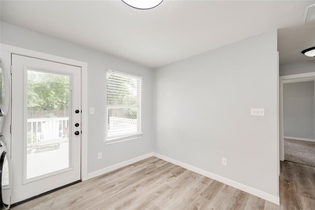 Building Photo - 1400 Marcus Pl