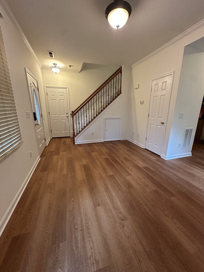 Building Photo - 854 Redwood Trail