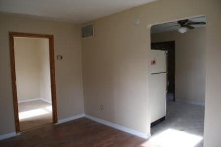 Building Photo - 3 Bedroom in Hazelwood with hardwood floors