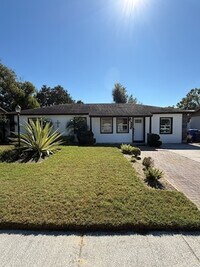 Building Photo - 3 Bedroom Oasis