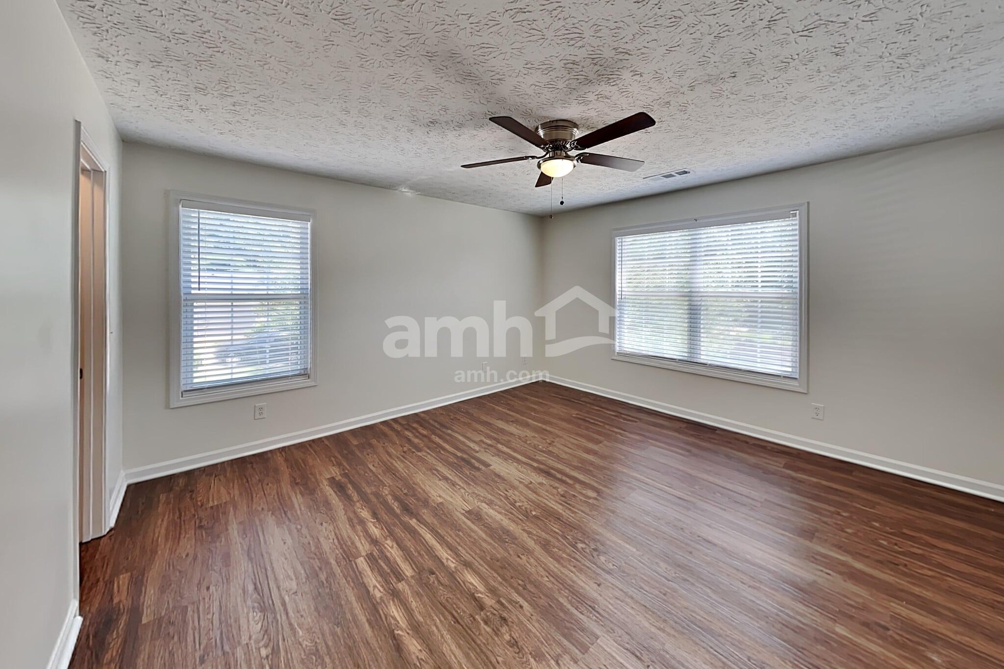 Building Photo - 205 Daventry Way