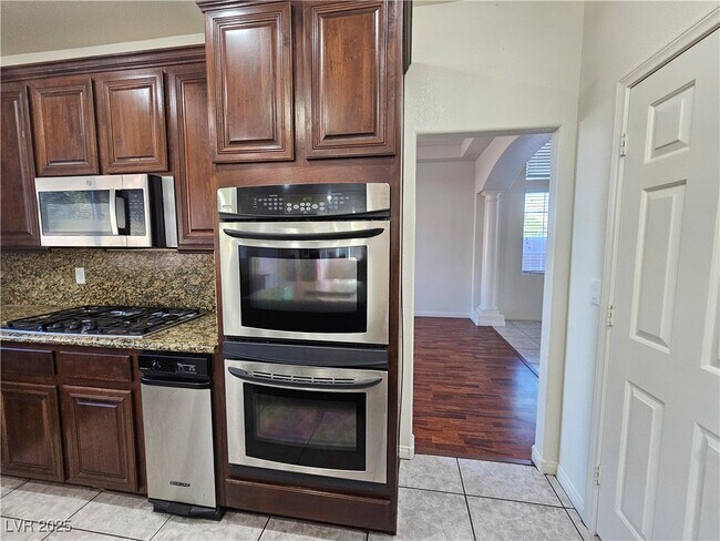 Building Photo - 10134 Reflection Brook Ave