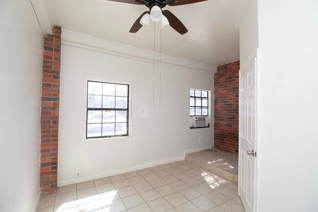 Building Photo - 107 St Pierre Ln
