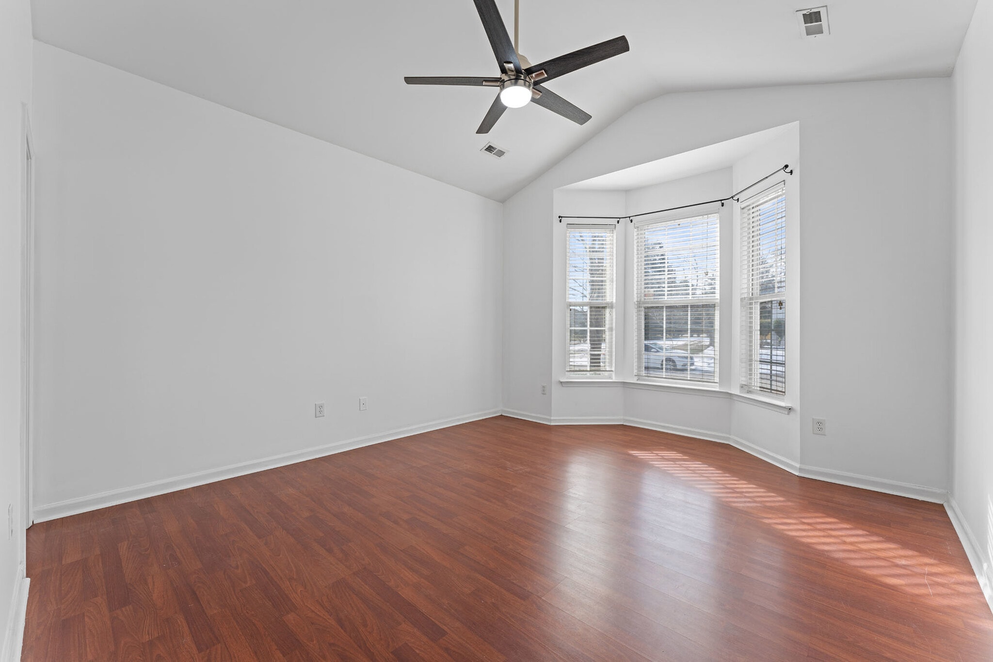 Building Photo - 4 Maravista Ave