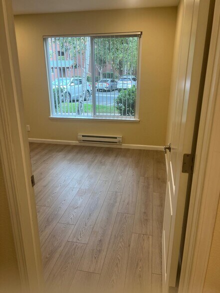 Building Photo - 923 Catkin Ct