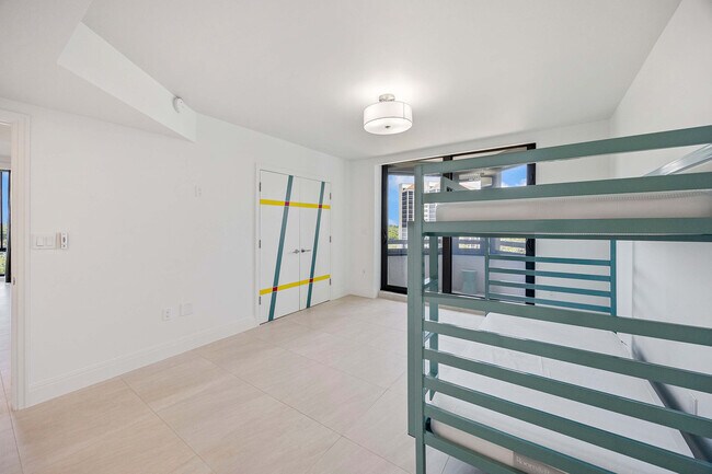 Building Photo - 6075 Pelican Bay Blvd
