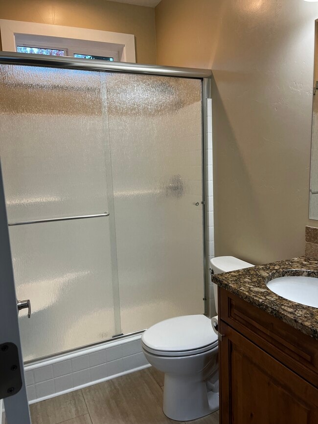 Building Photo - 4940 Willow Ln