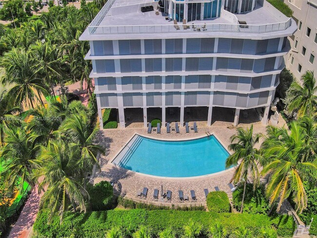 Building Photo - 6515 Collins Ave
