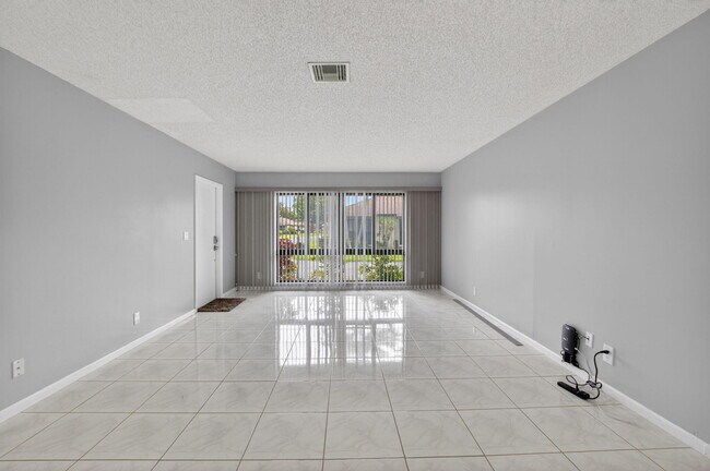 Building Photo - 4944 Equestrian Cir