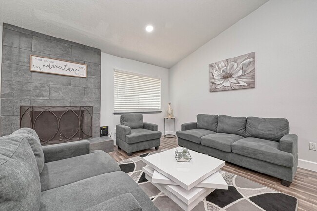 Building Photo - 11618 Corona Ln