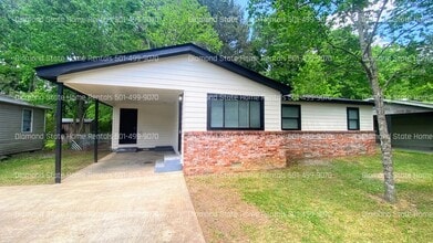 Building Photo - 428 N Oak St