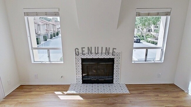 Building Photo - 2Bd 1Ba Condo in Newport Beach