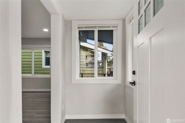 Building Photo - 5 Bedroom 2 Bathroom House with Large Lot