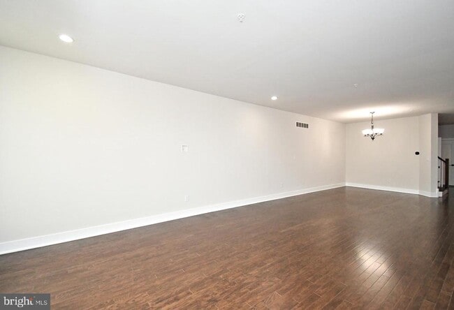 Building Photo - 136 Iron Hill Way