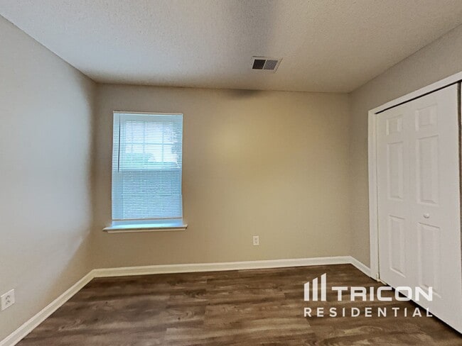 Building Photo - 121 Riglaw Cir