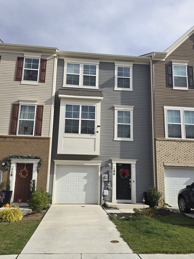 Building Photo - 106 Extrovert Dr