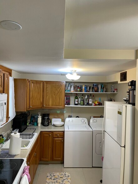 Building Photo - 211 Harding Ave