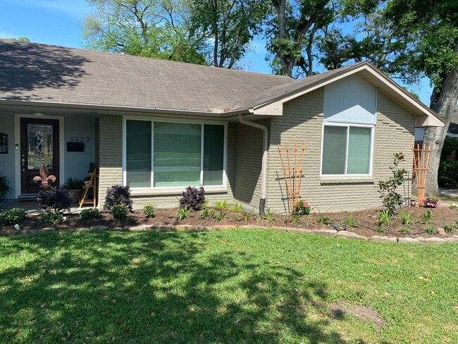 Building Photo - 5322 Saxon Dr