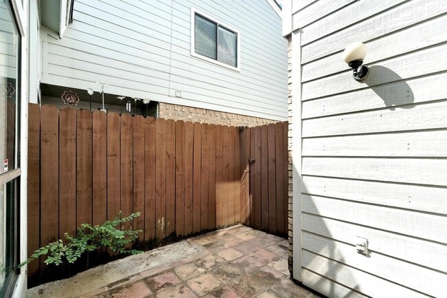 Building Photo - 17490 Meandering Way