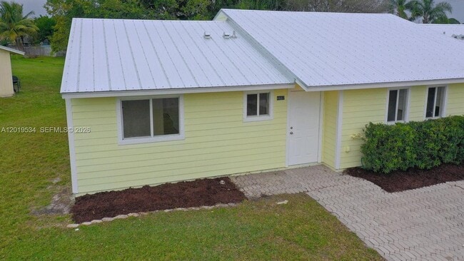 Building Photo - 4667 SE Salvatori Rd