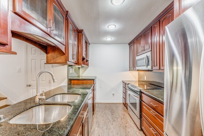 Building Photo - 708 Fowler St