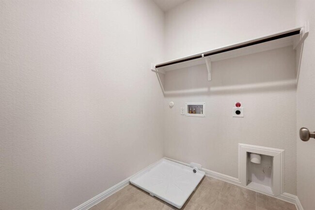 Building Photo - 245 Ranier Wy