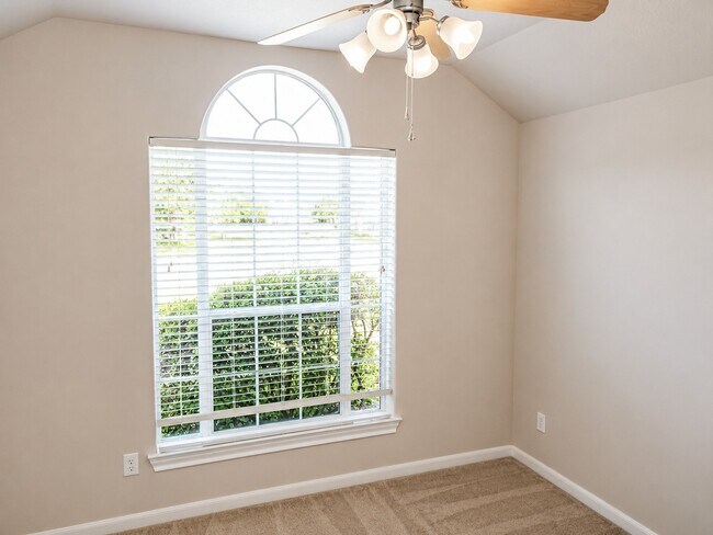Building Photo - 24914 Rosevale Ct