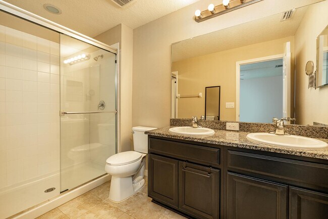 Building Photo - 7069 Woodchase Glen Dr