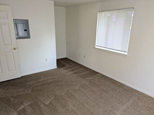 Building Photo - 17985 SW 115th Ave