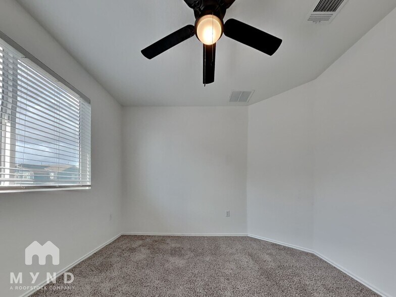 Building Photo - 7125 Spotted Leaf Wy