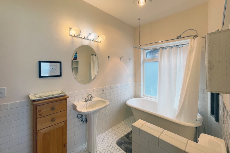 Building Photo - 6437 NW Finisterre Ave