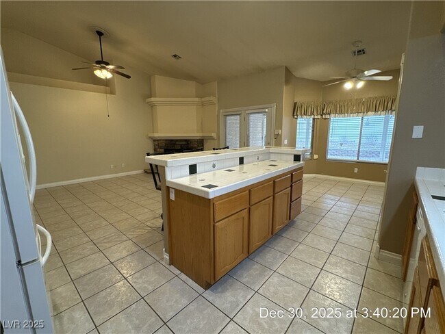 Building Photo - 3981 Lone Mesa Dr