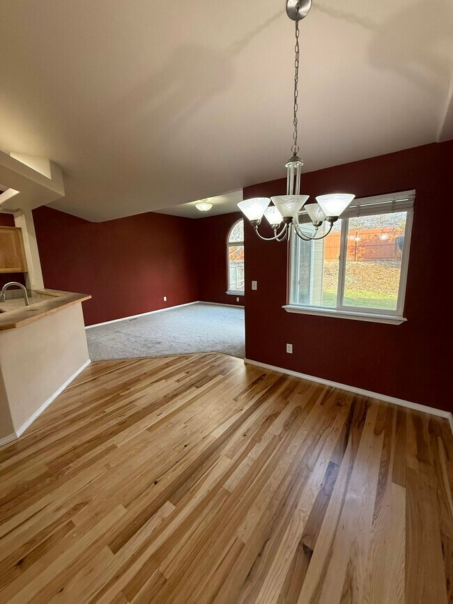 Building Photo - 5844 S Staaten Ave