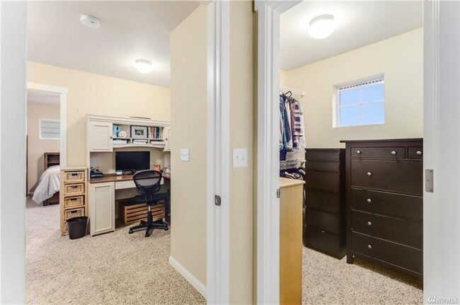 Building Photo - 4 bedroom in Renton WA 98058