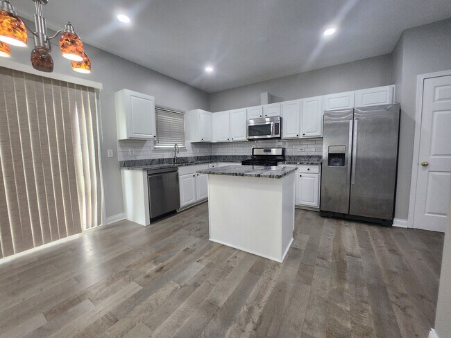 Building Photo - 3832 Baybrook Dr
