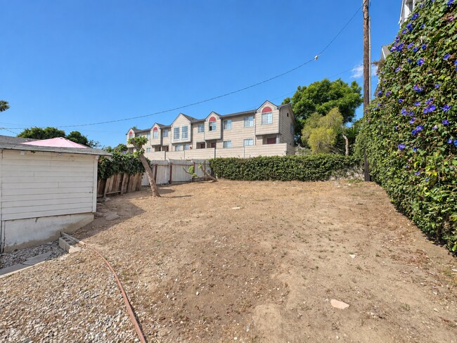 Building Photo - 1339 E Santa Clara St