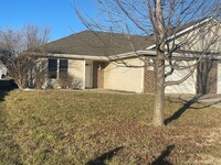 Building Photo - Updated 3 Bedroom, 2 bath duplex in Seaman...