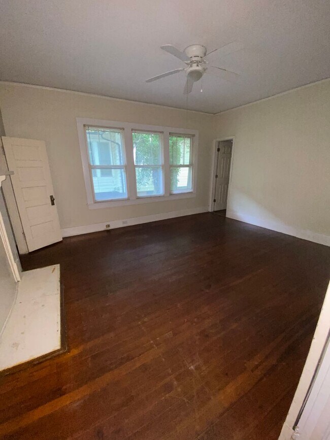 Building Photo - Historic Ranch Home