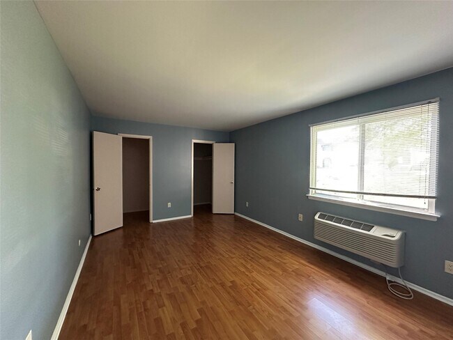 Building Photo - 21 Village Park Dr