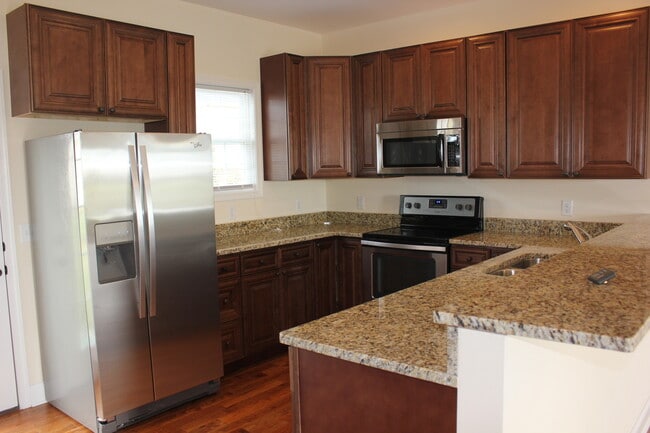 Building Photo - Duplex in Turner Ashby School District