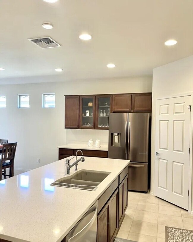 Building Photo - 2022 Built Single-Level 4Bedrooms/3Baths Stunning Home!!