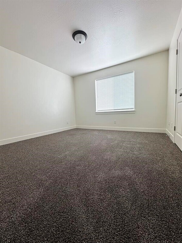 Building Photo - 250 1200 S