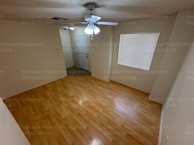 Building Photo - 2 bedroom 1.5 bathroom townhome located in a gated community near Hosking Ave/ S. Union Ave