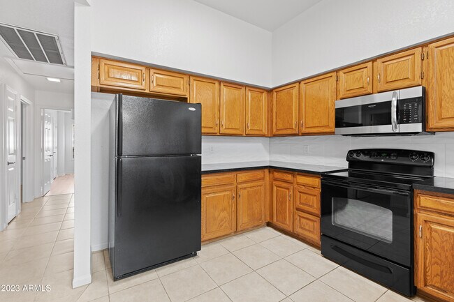 Building Photo - 10956 N 111th St