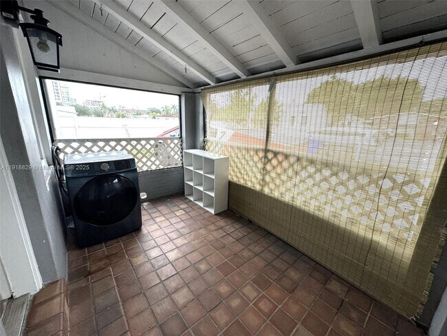 Building Photo - 2309 Van Buren St